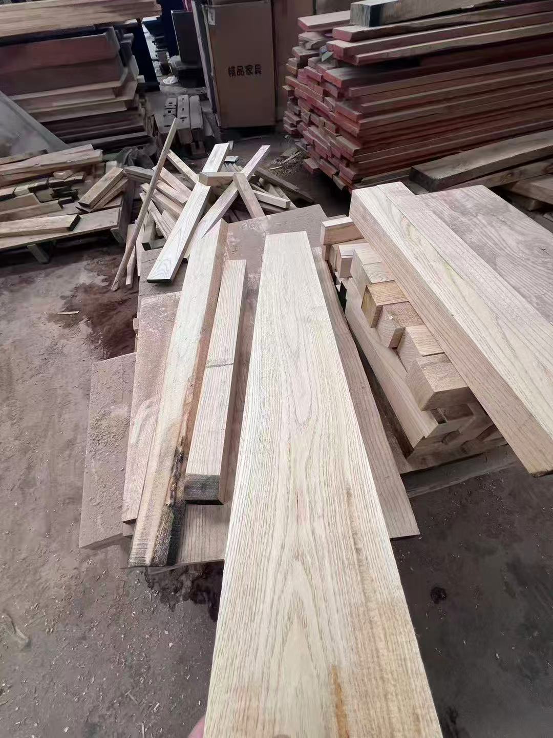 Solid wood boards prepared in the Nankang workshop
